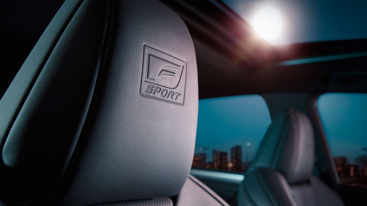 Lexus начинает прием заказов на новое поколение роскошного седана премиум-класса ES