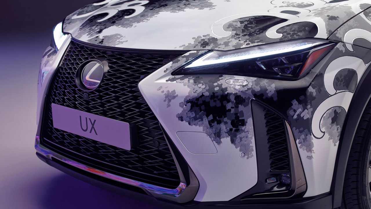 Компания Lexus представила первый в мире татуированный автомобиль